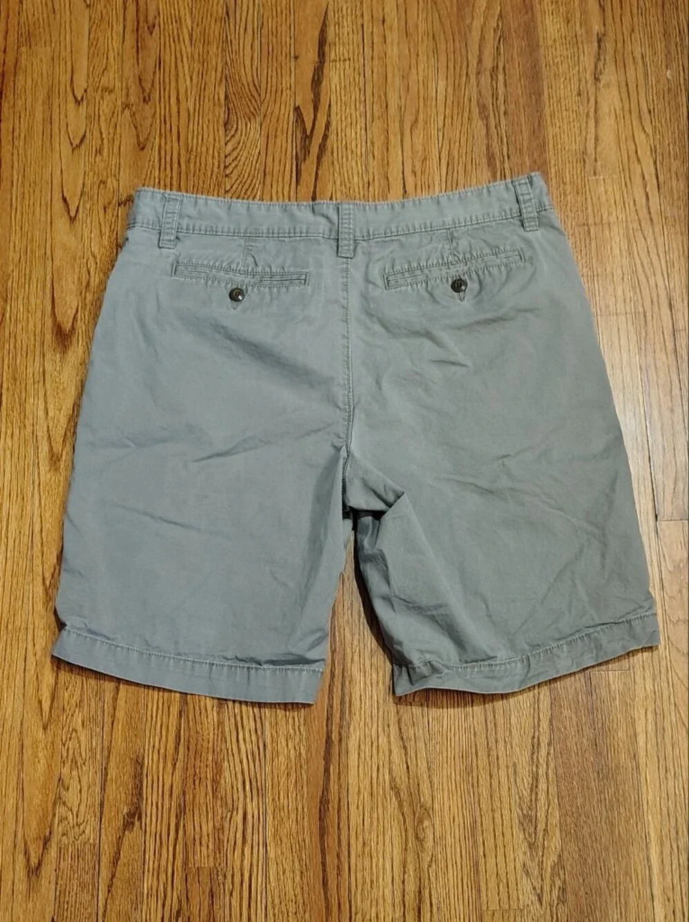 Men's Gray Flat-Front Chino Shorts